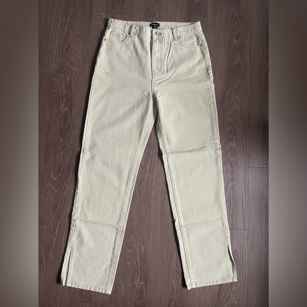 PRETTYLITTLETHING LIGHT BLUE VINTAGE WASH SPLIT HEM JEANS